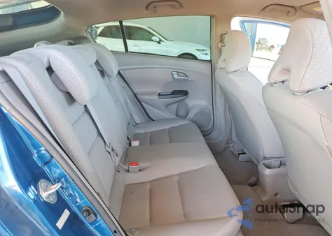 2013 Honda Insight z USA, uszkodzony, nr VIN JHMZE2H33DS005513